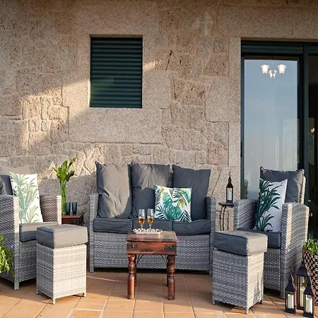 In Espineirido With Pool & Sea Views *